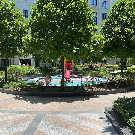 Studio Condo Building 81 Newport Boulevard มะนิลา ภายนอก รูปภาพ
