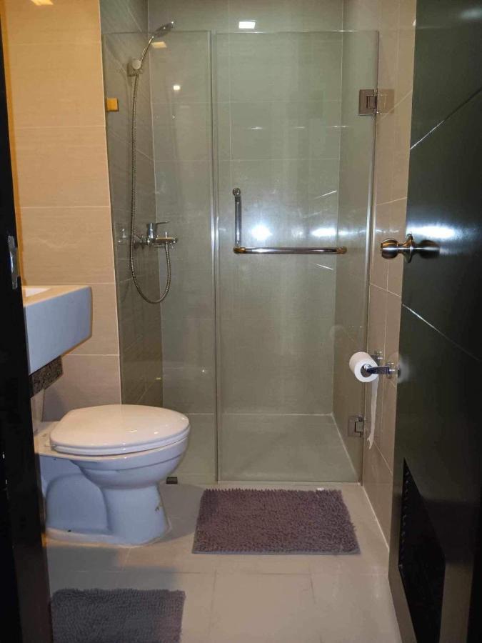 Studio Condo Building 81 Newport Boulevard มะนิลา ภายนอก รูปภาพ